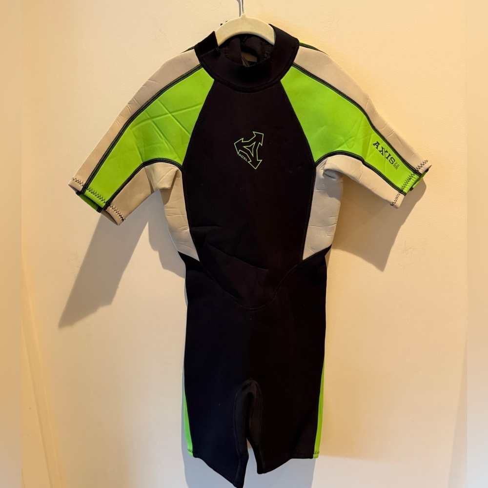 Xcel Axis Short Sleeve Spring Suit 2mm size 12(girls)